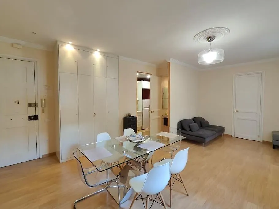 Elegant Apartment Rambla Badal バルセロナ 0*,