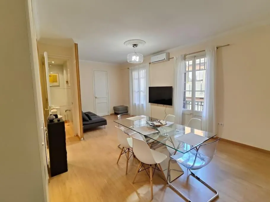 Elegant Apartment Rambla Badal バルセロナ